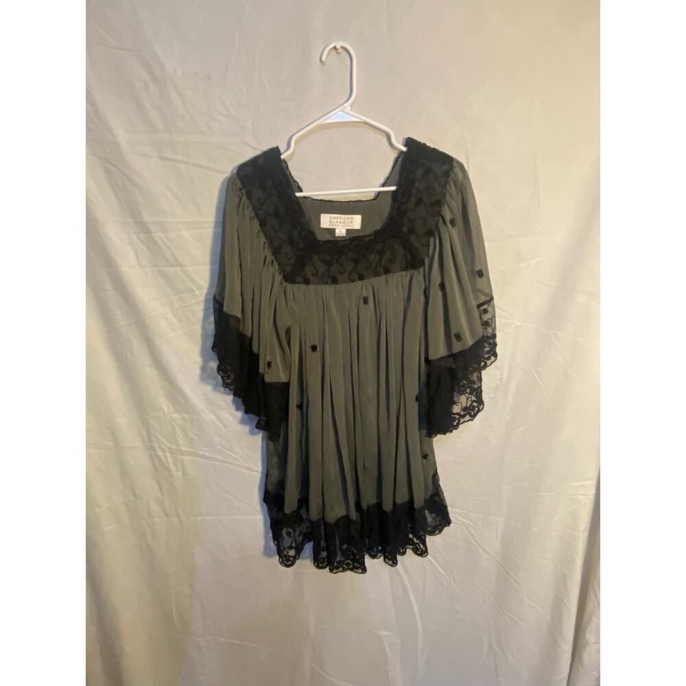 American Glamour  Badgley Mischka Flowy Embroidered Lacy Top Womens Large